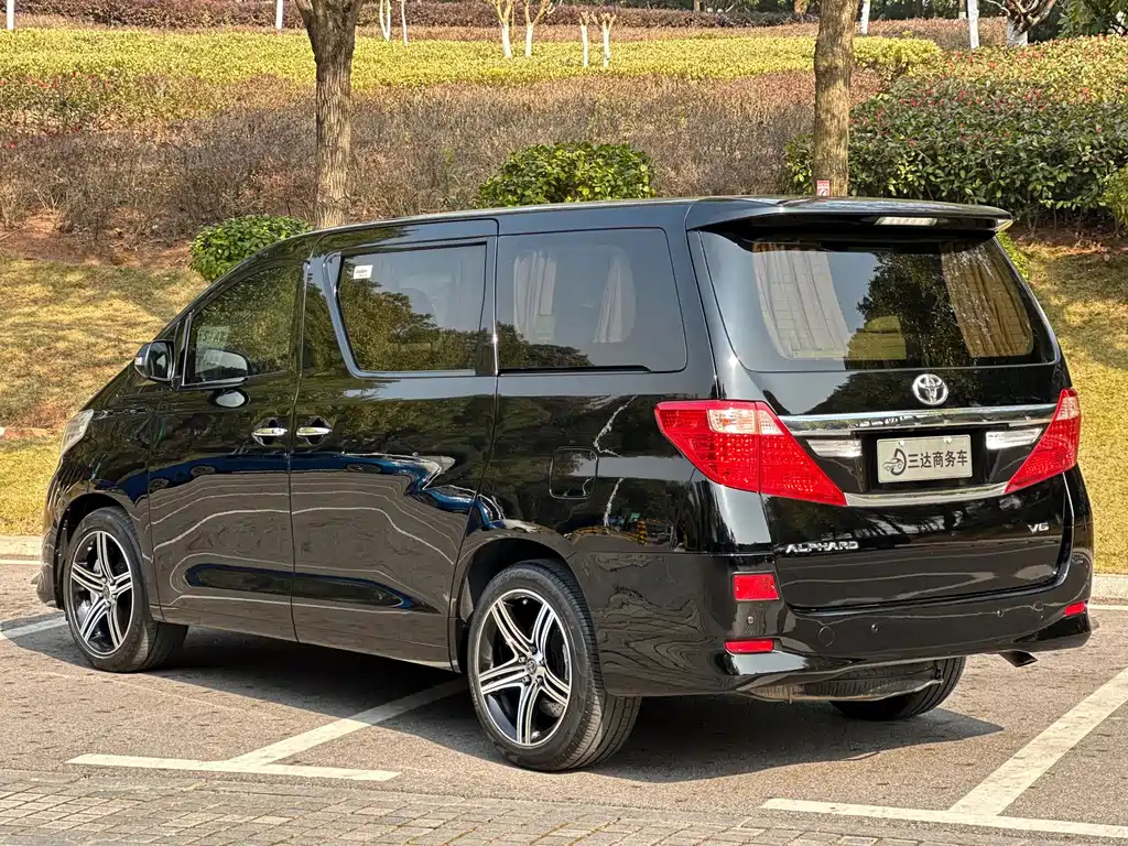 TOYOTA ALPHARD 2013