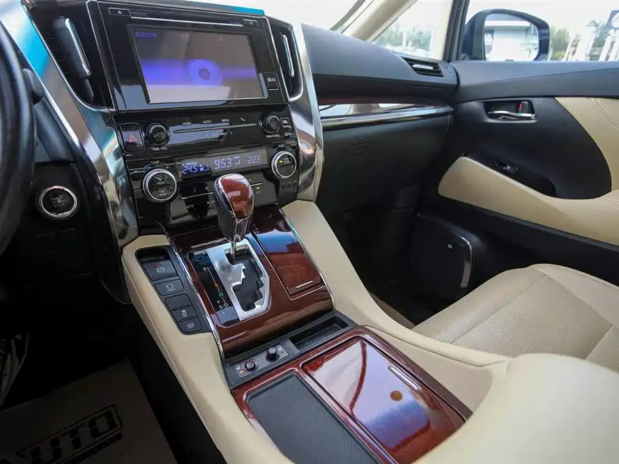 TOYOTA ALPHARD 2018