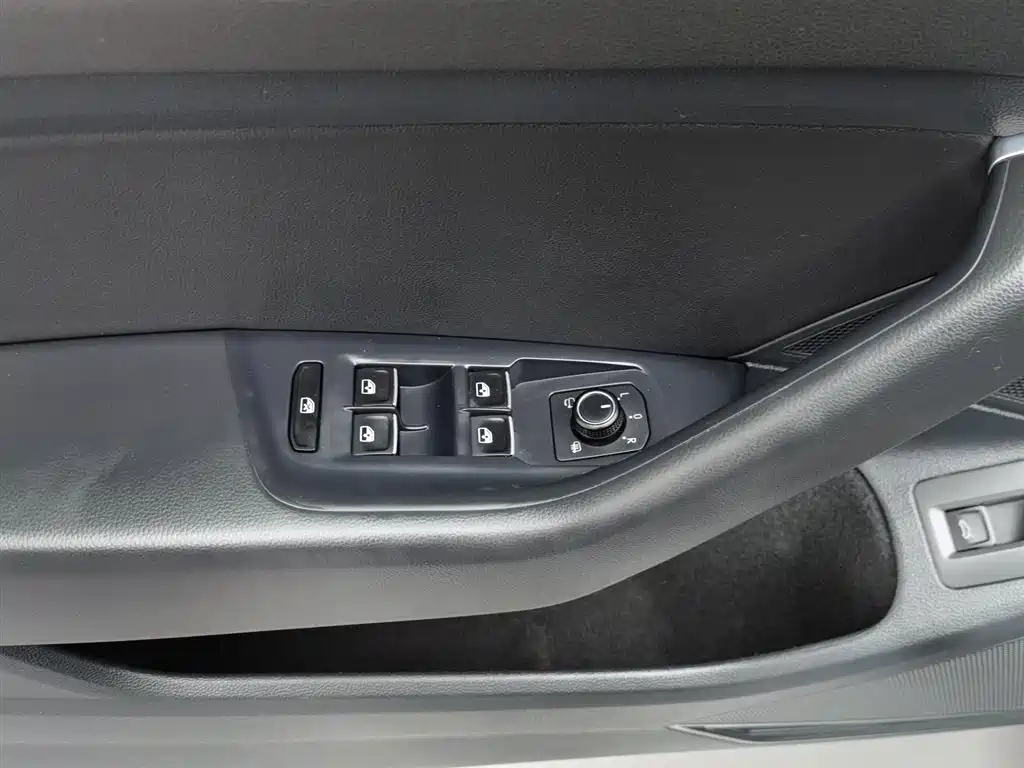 VOLKSWAGEN MAGOTAN 2018