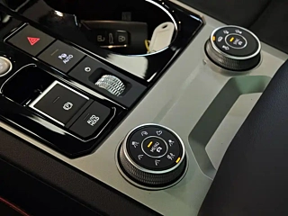 VOLKSWAGEN TOUAREG 2022 YEAR 3.0TSI SHARP & 2022