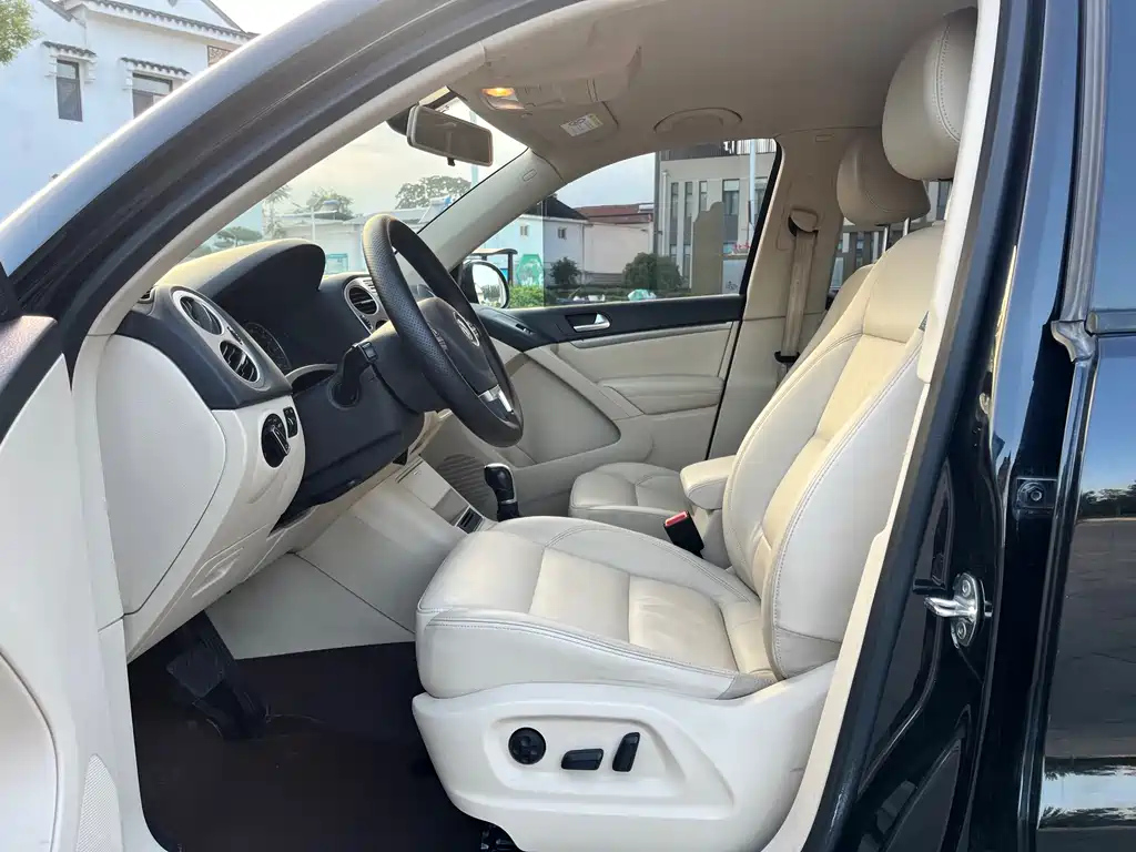 VOLKSWAGEN TIGUAN 2015