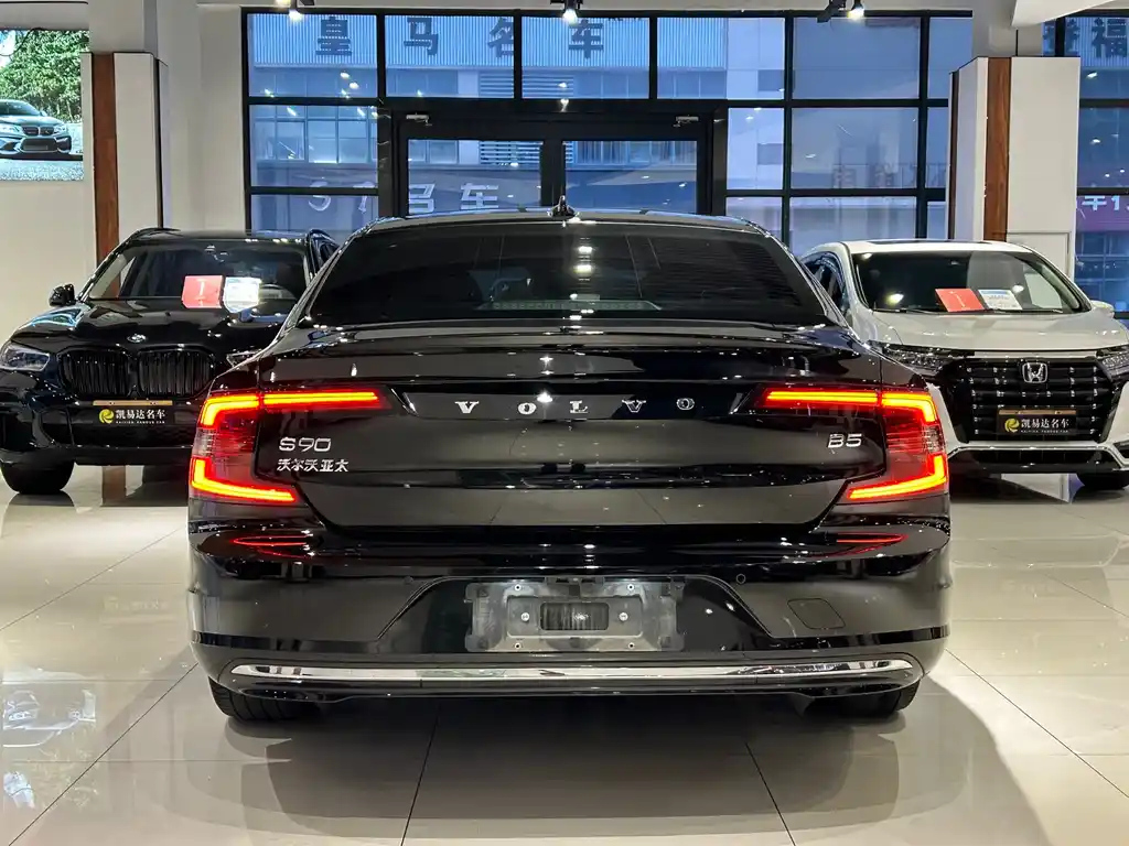 VOLVO S90 2021