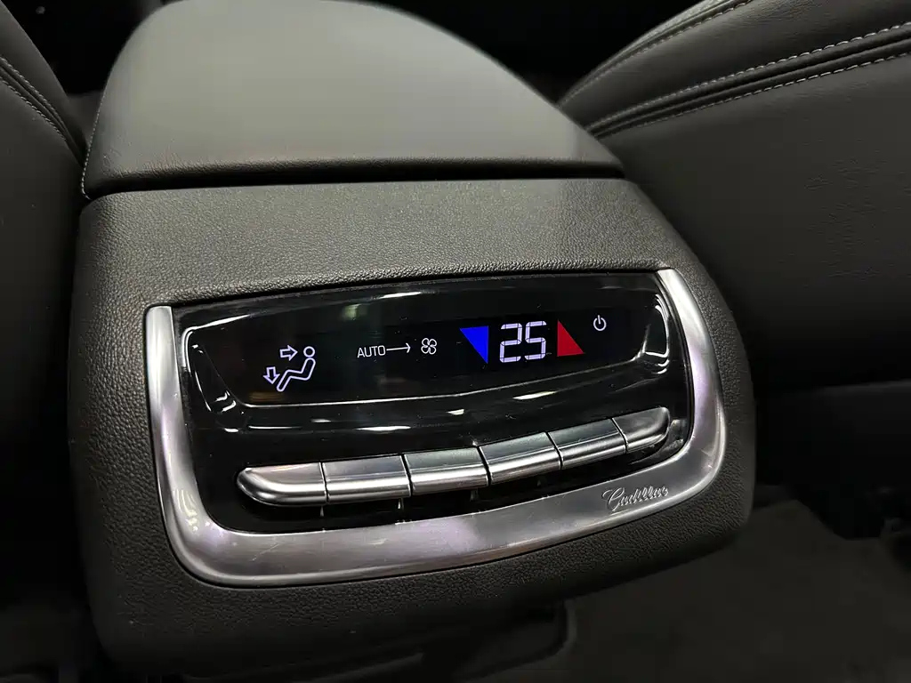 CADILLAC XT6 2021