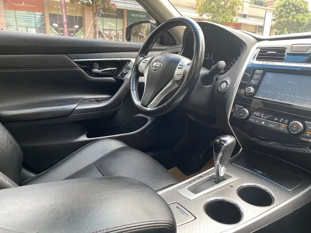 NISSAN TEANA 2018