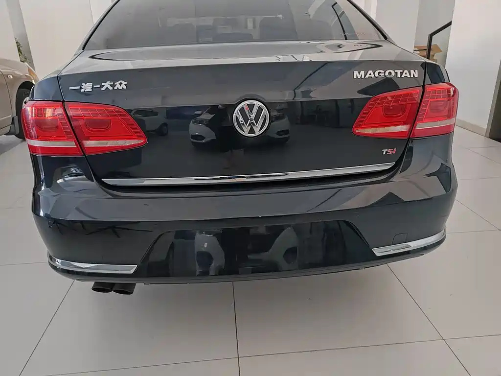 VOLKSWAGEN MAGOTAN 2012