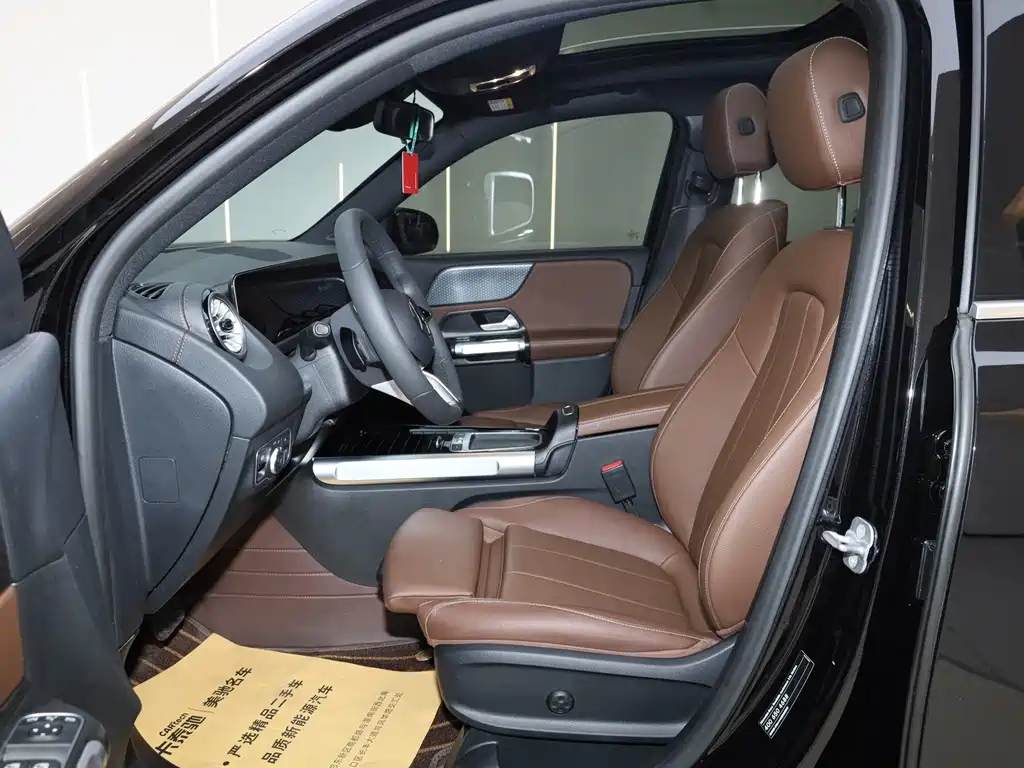 MERCEDES BENZ GLB 2024