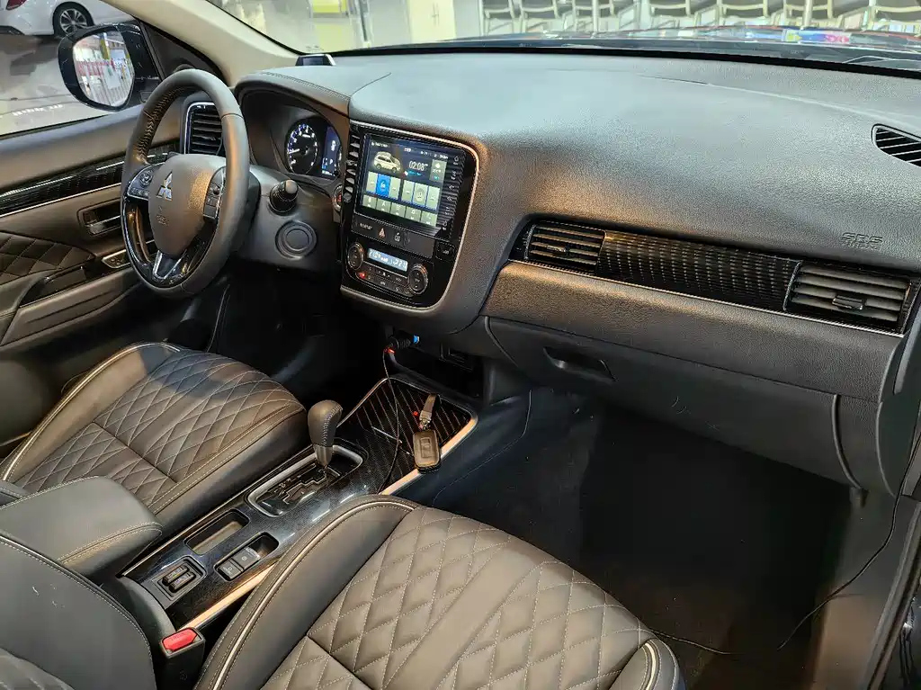 MITSUBISHI OUTLANDER 2021