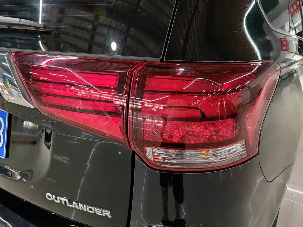 MITSUBISHI OUTLANDER 2021