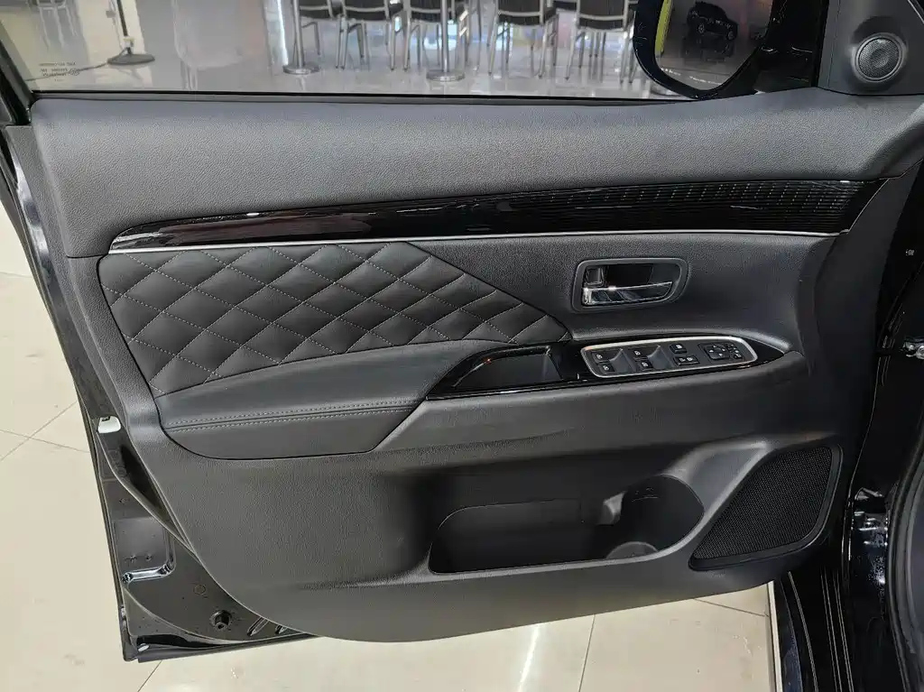 MITSUBISHI OUTLANDER 2021