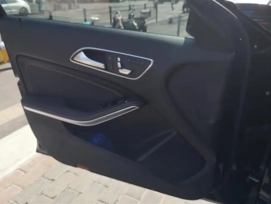 MERCEDES BENZ GLA 2017