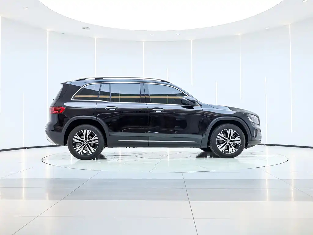 MERCEDES BENZ GLB 2024