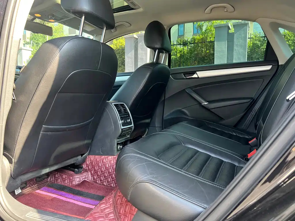 VOLKSWAGEN PASSAT 2015