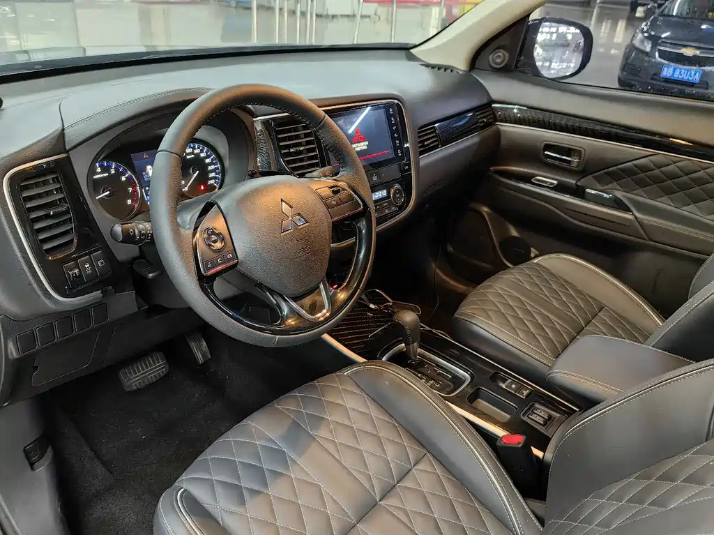 MITSUBISHI OUTLANDER 2021