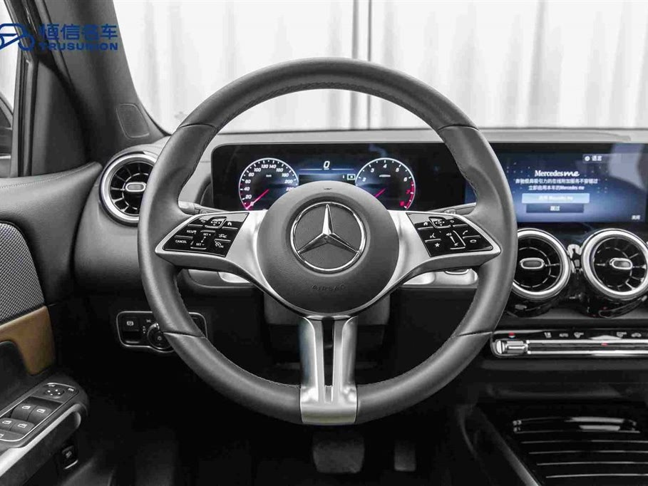 MERCEDES BENZ GLB 2024