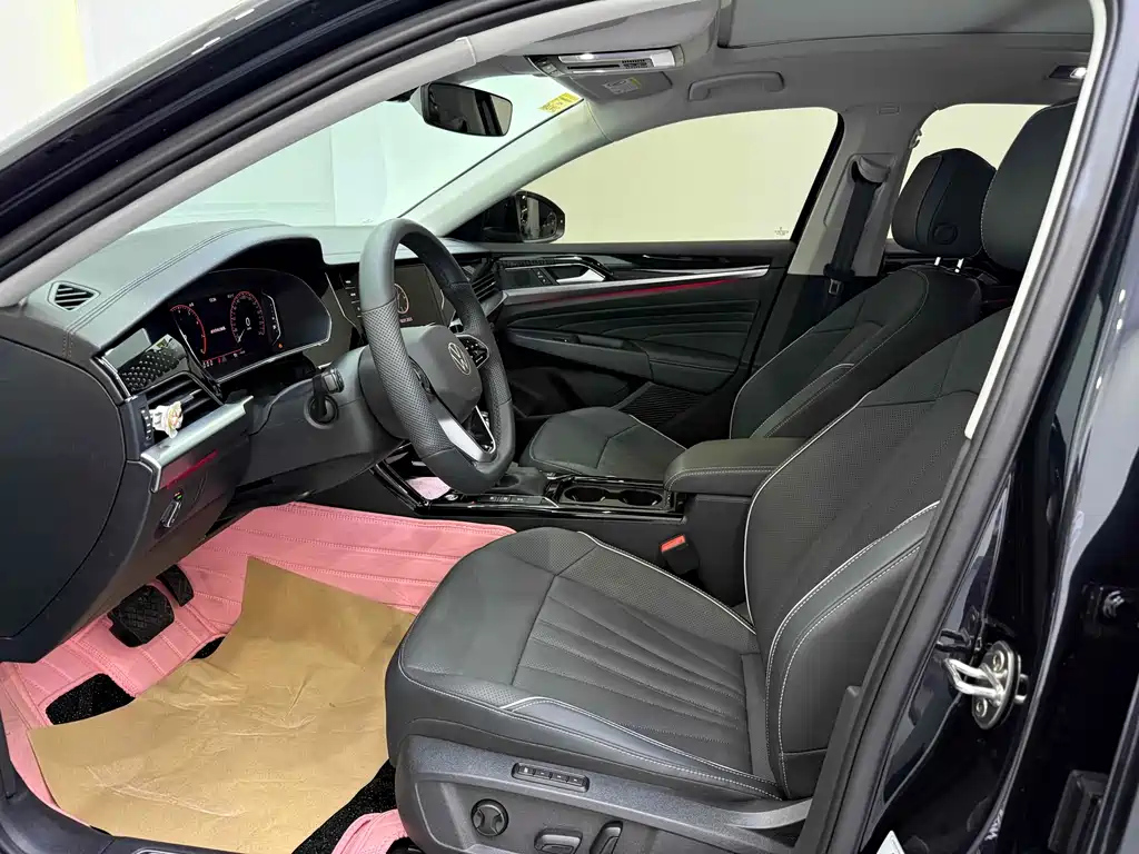 VOLKSWAGEN PASSAT 2024