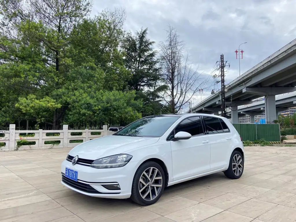 VOLKSWAGEN GOLF 2020