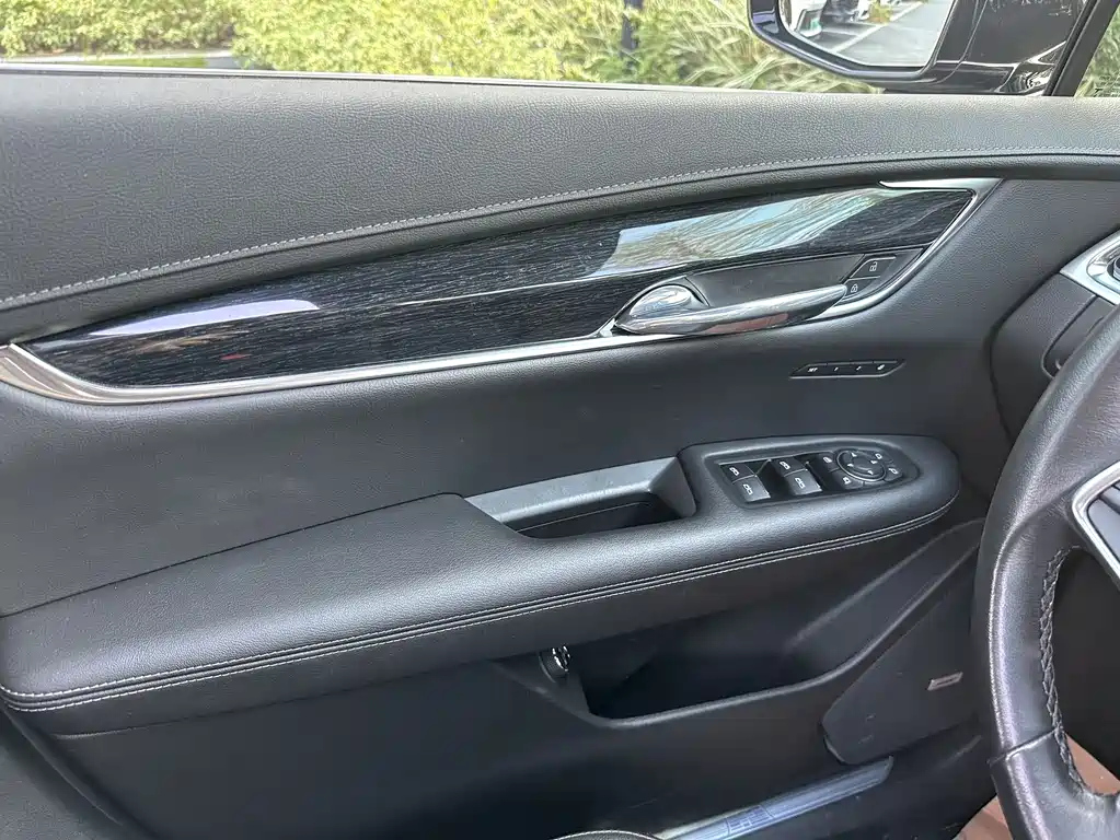 CADILLAC XT5 2021