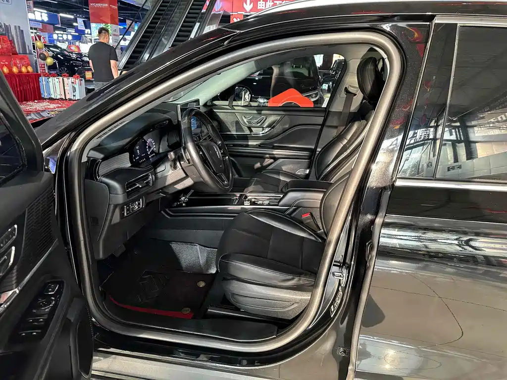 LINCOLN ADVENTURER 2021