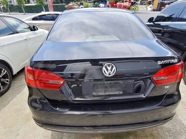 VOLKSWAGEN SAGITAR 2014