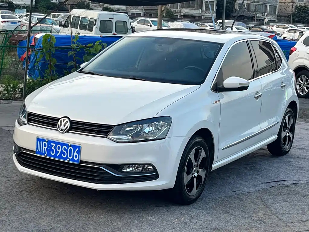 VOLKSWAGEN POLO 2016