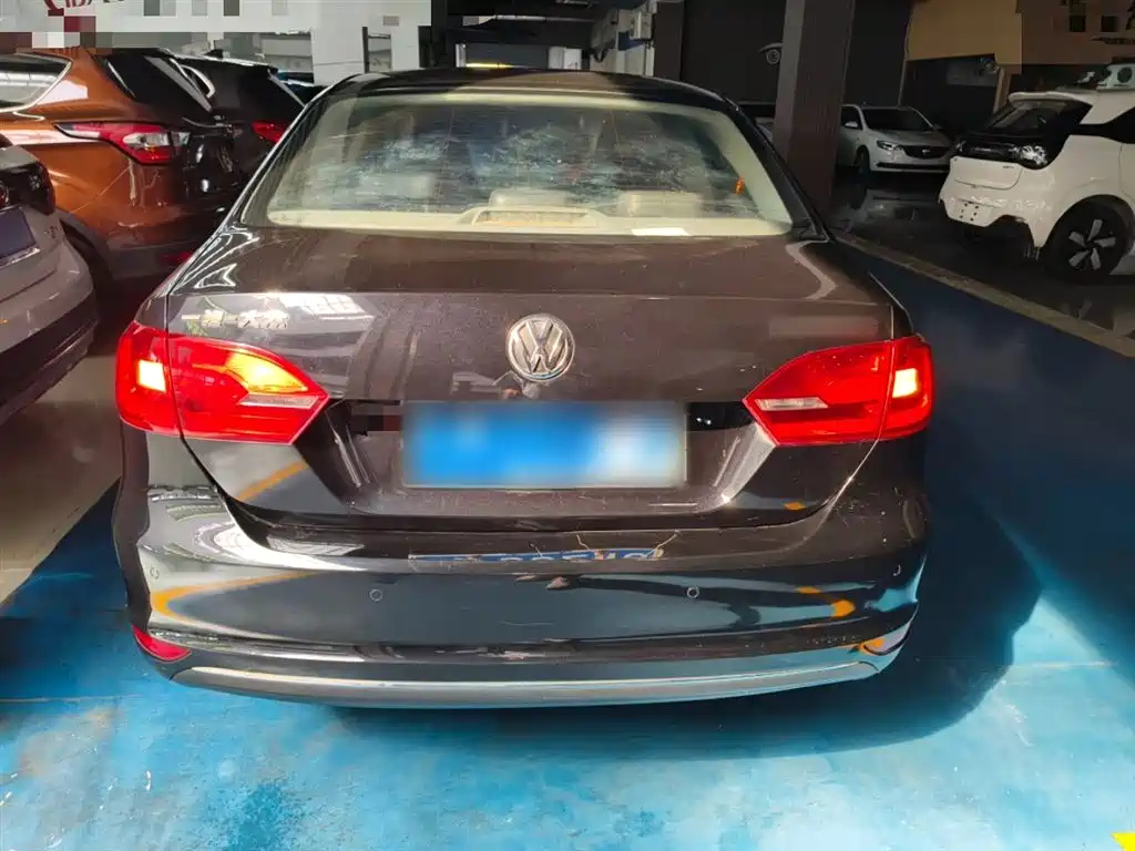 VOLKSWAGEN SAGITAR 2014