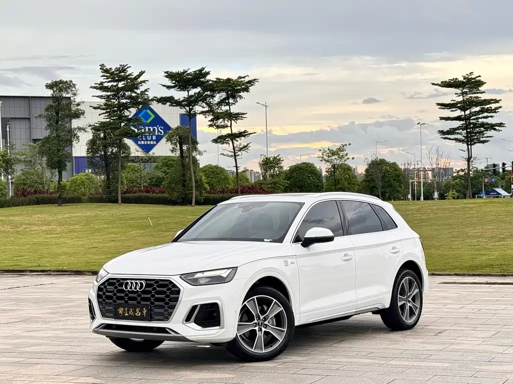 AUDI Q5L 2022