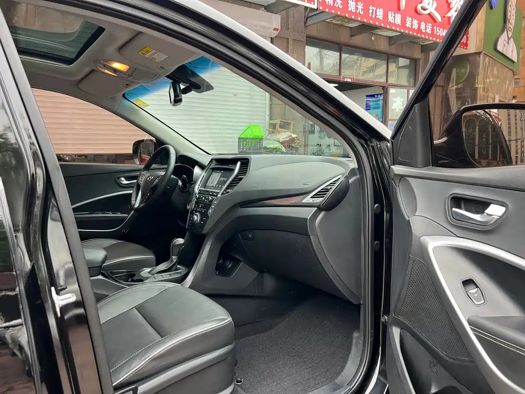 HYUNDAI SANTAFE 2017