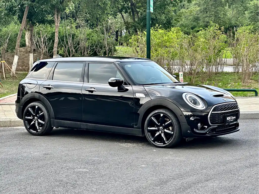 MINI CLUBMAN 2022