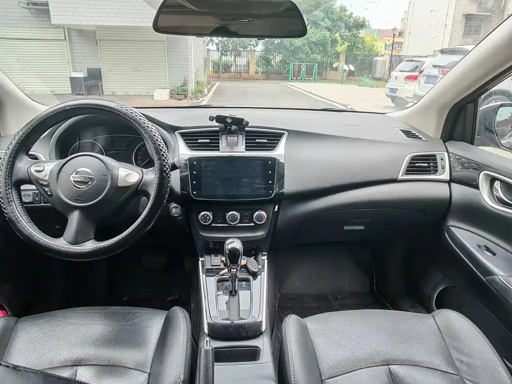 NISSAN SYLPHY 2019