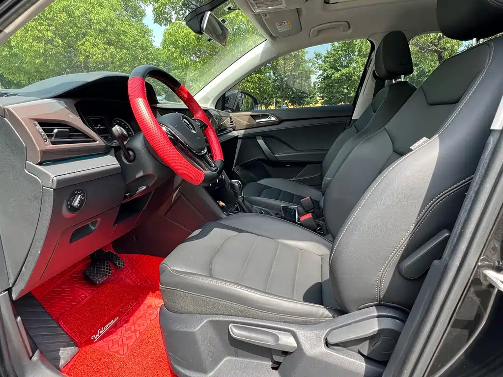 VOLKSWAGEN THARU 2021