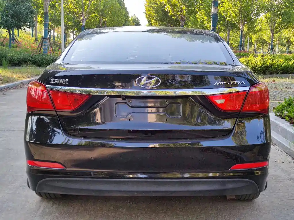 HYUNDAI MISTRA 2015