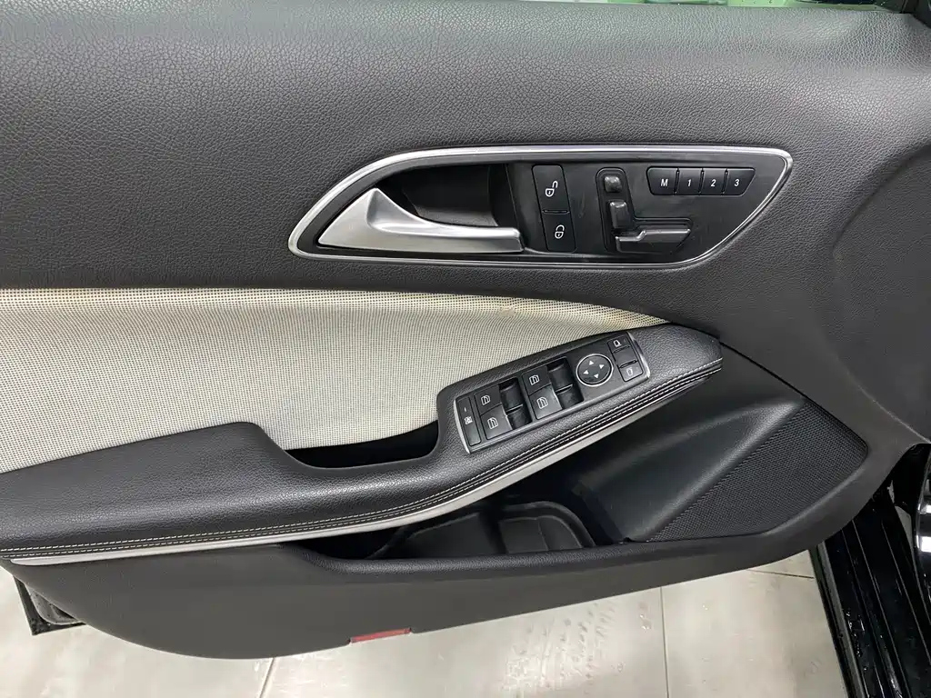 MERCEDES BENZ A-CLASS IMPORT 2013