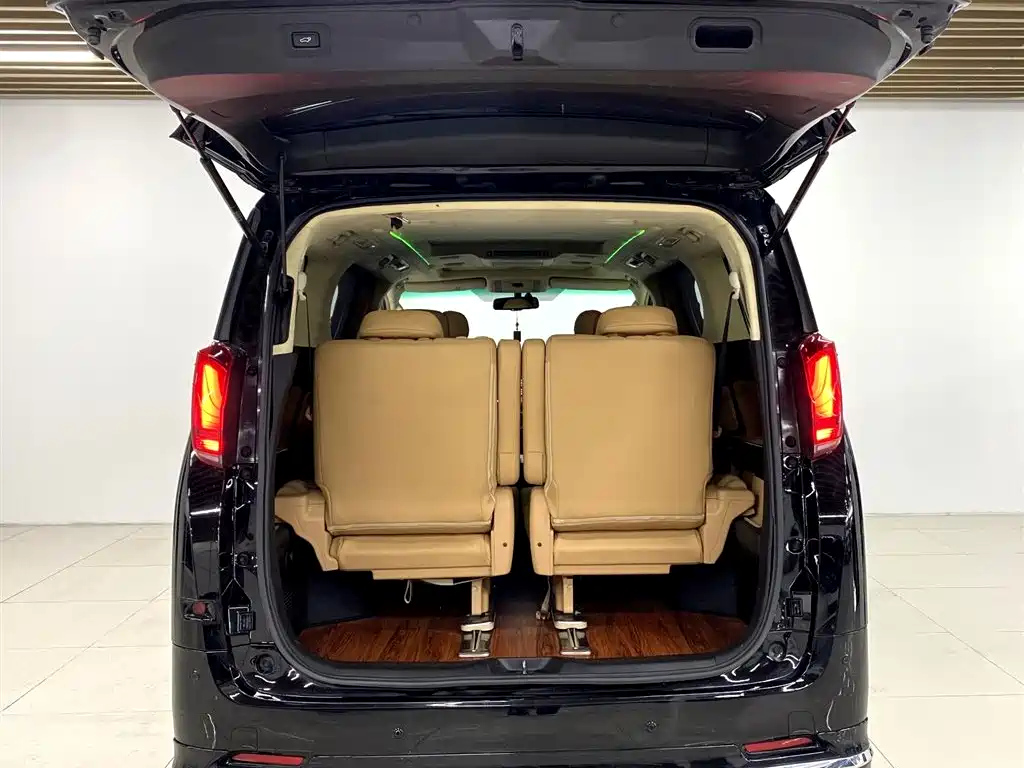 TOYOTA ALPHARD 2012