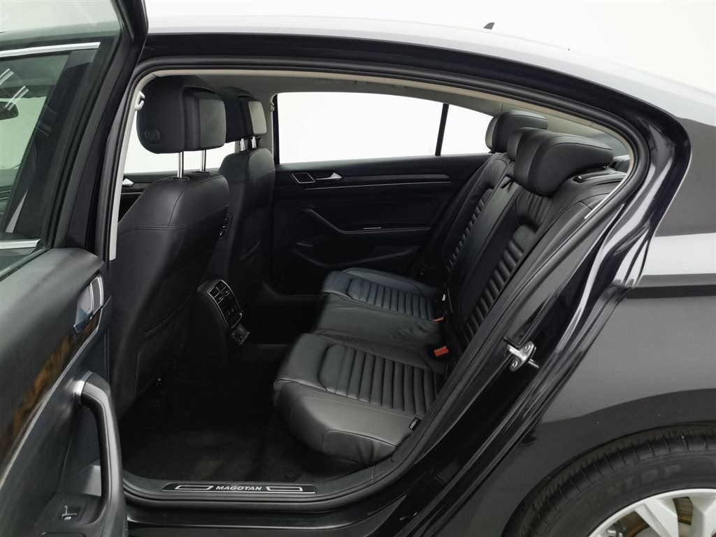 VOLKSWAGEN MAGOTAN 2019