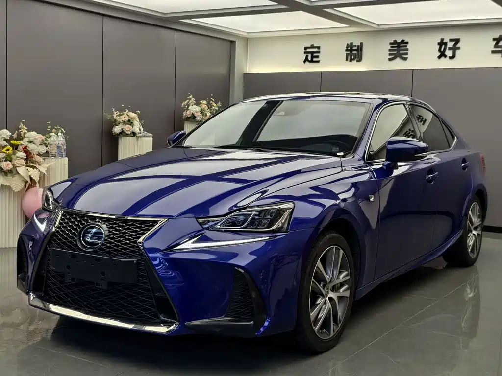 LEXUS IS 2017