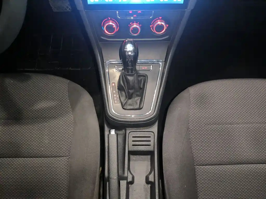 VOLKSWAGEN BORA 2018