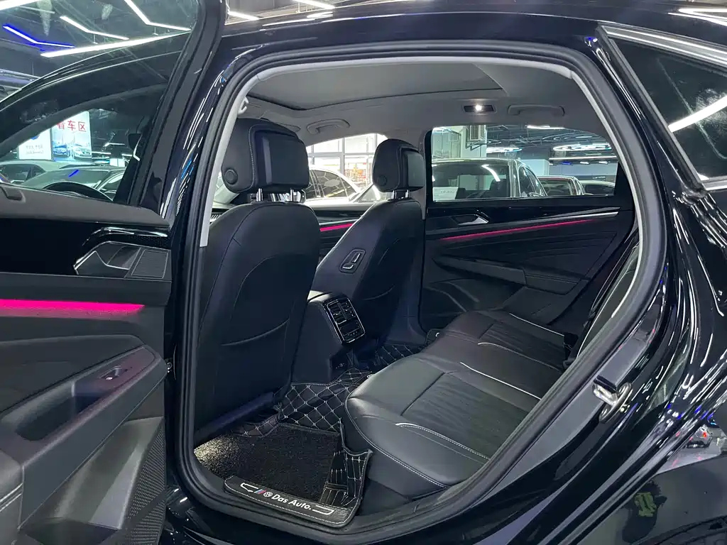 VOLKSWAGEN PASSAT 2023