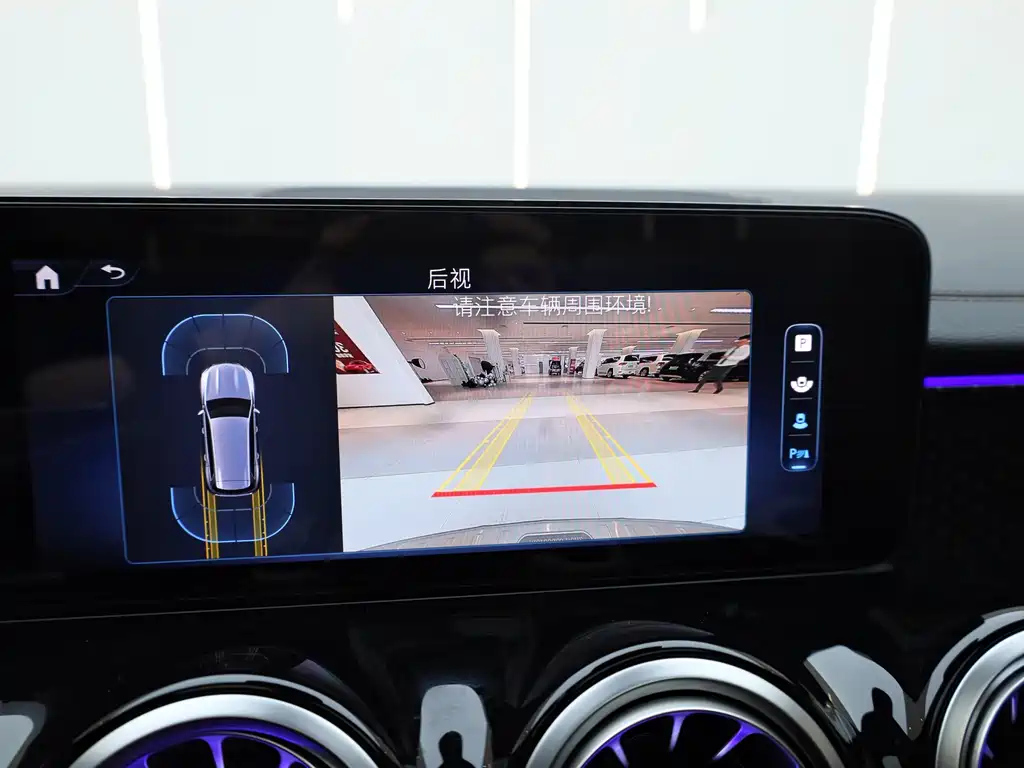 MERCEDES BENZ GLB 2024