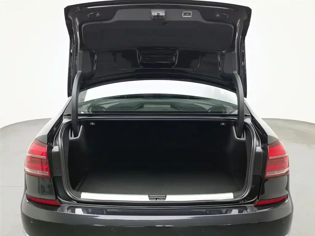 VOLKSWAGEN PASSAT 2017