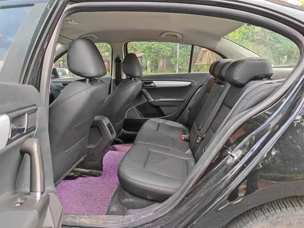 VOLKSWAGEN LAVIDA 2015