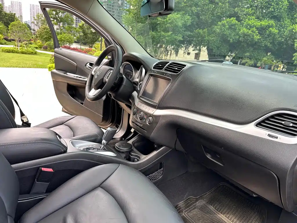 DODGE JCUV 2014