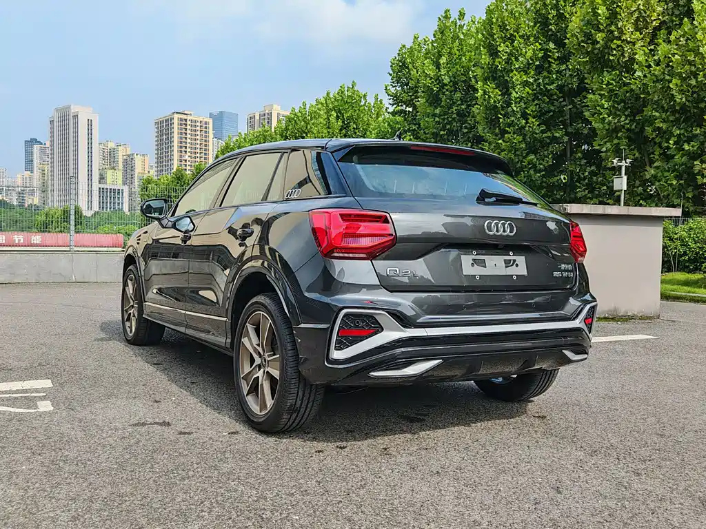 AUDI Q2L 2024