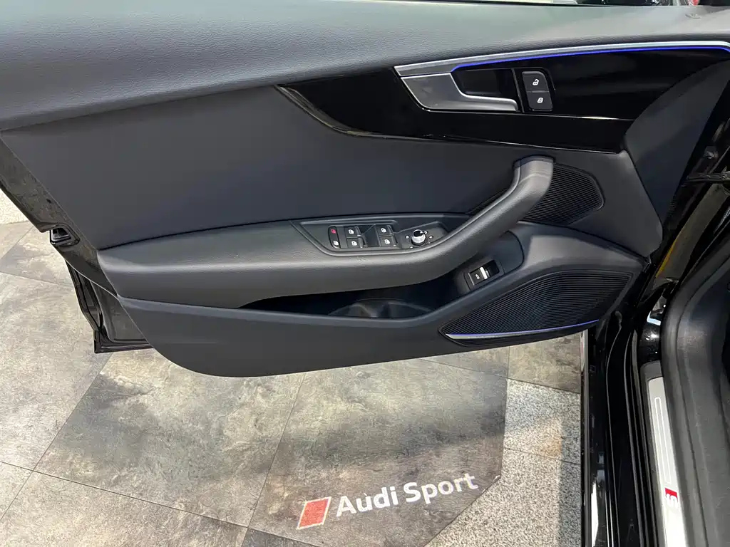 AUDI A5 2024