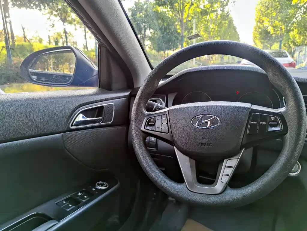 HYUNDAI MISTRA 2015