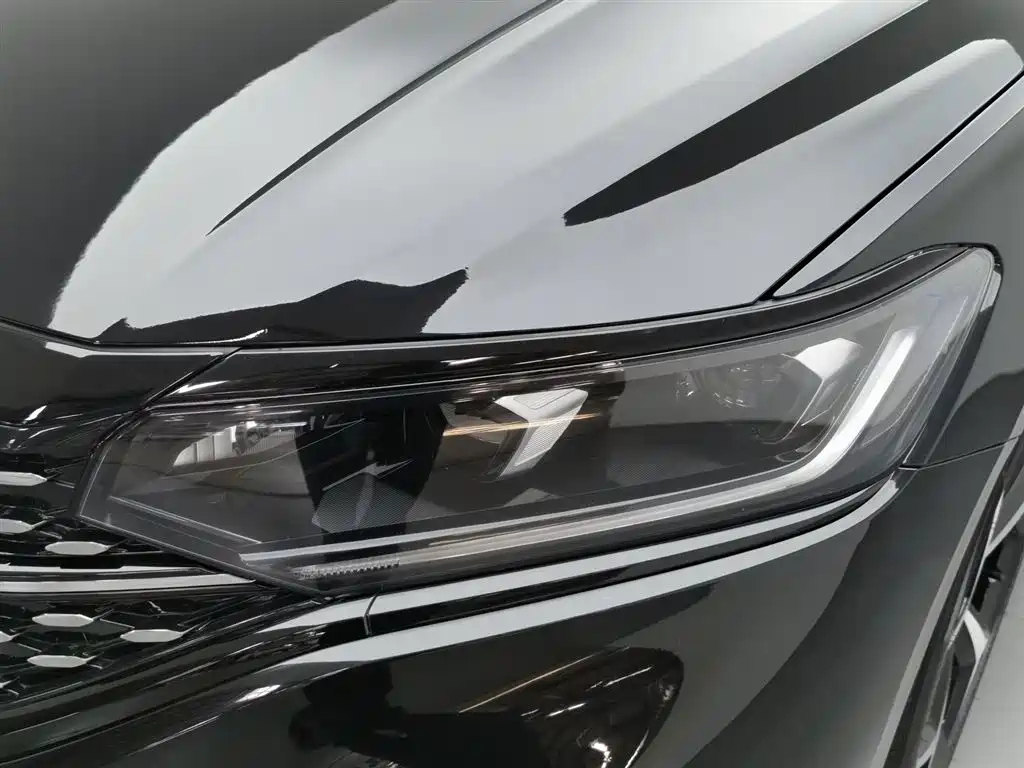 VOLKSWAGEN PASSAT 2023