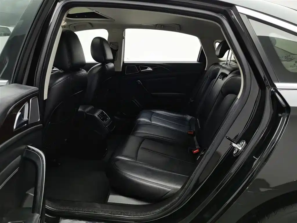 ZOTYE Z700 2016