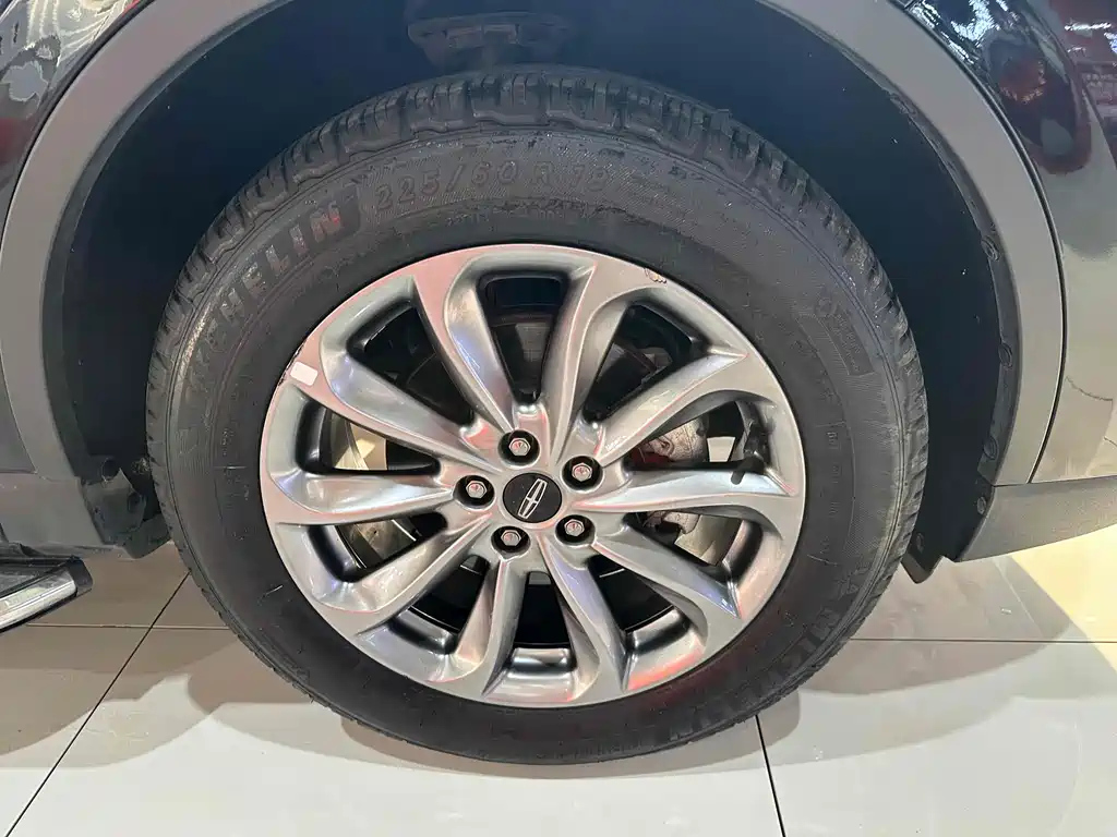 LINCOLN ADVENTURER 2021