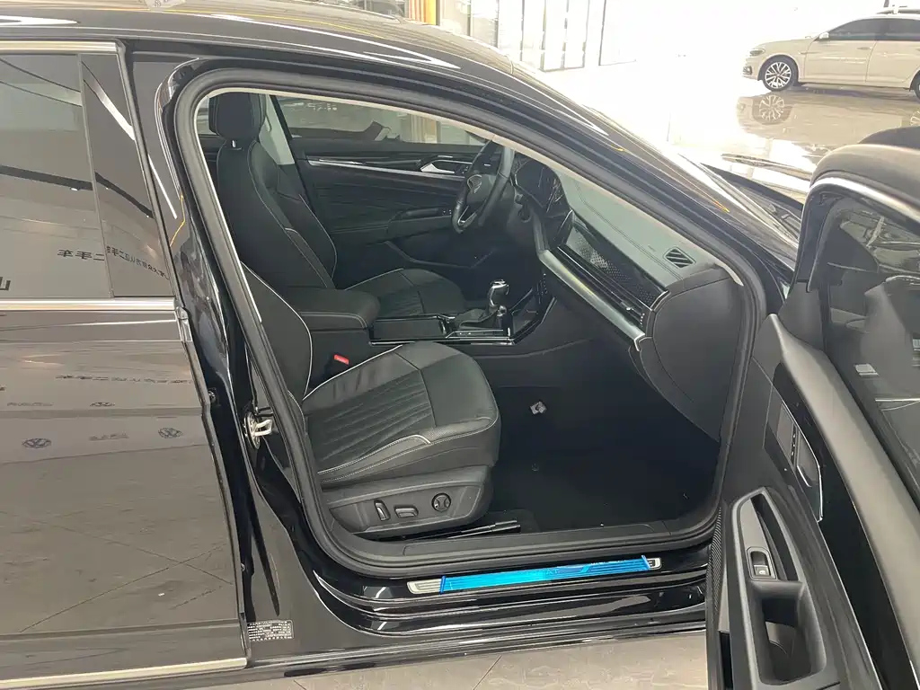 VOLKSWAGEN PASSAT 2022