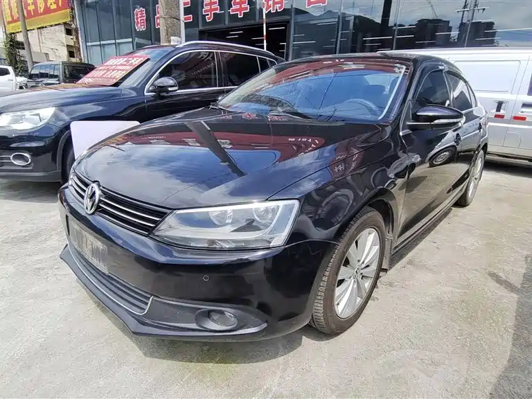 VOLKSWAGEN SAGITAR 2014