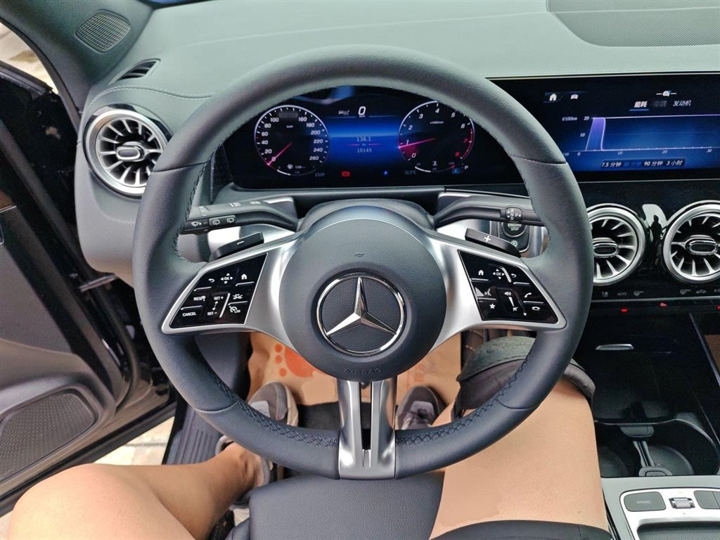 MERCEDES BENZ GLB 2024